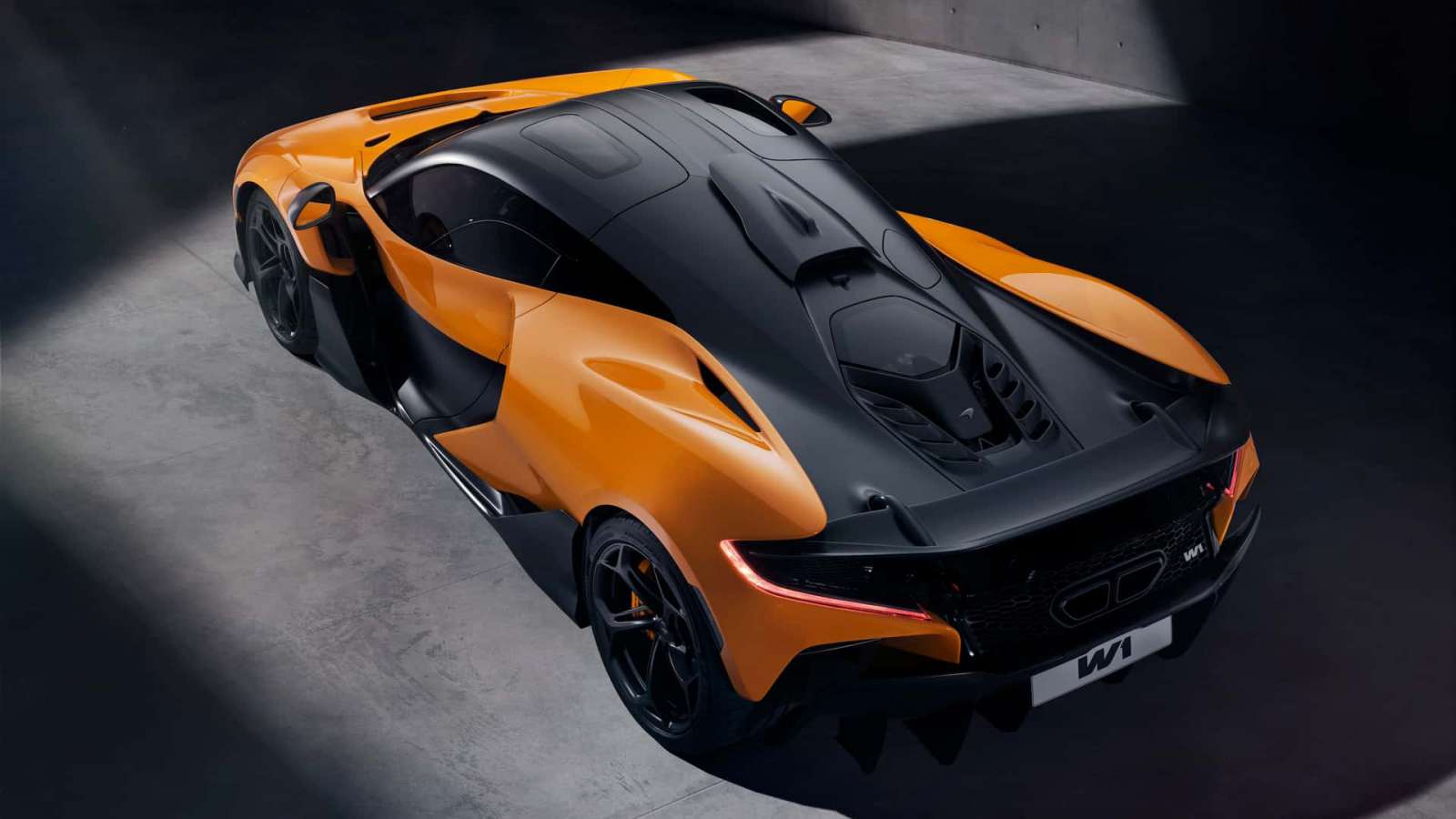 Πρεμιέρα με 1.275 άλογα για τη νέα McLaren W1